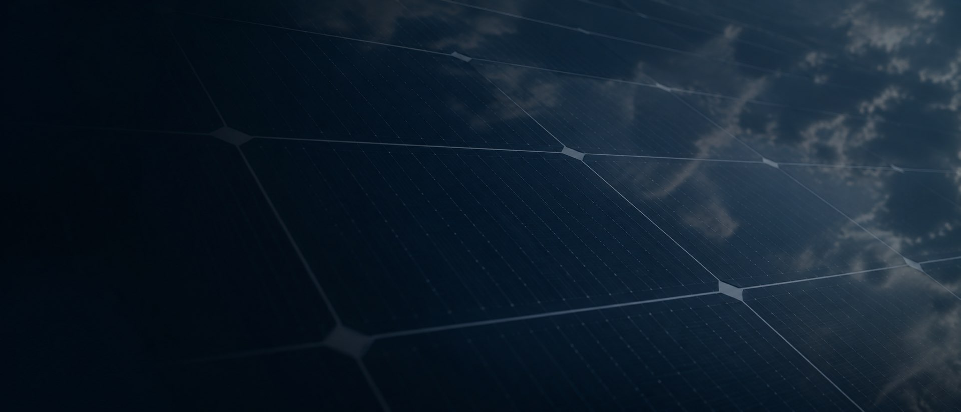 KI-generiertes Symbolbild: Nahaufnahme dunkler Solarzellen eines Photovoltaikmoduls